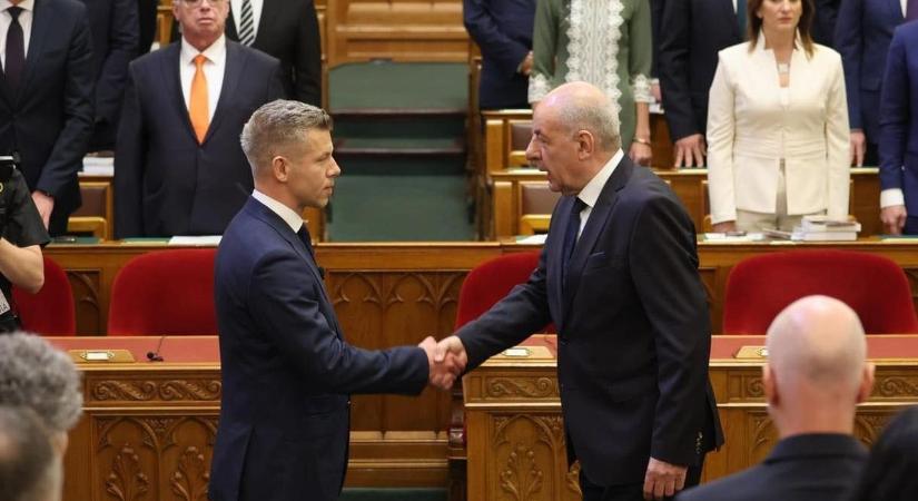 Nem fér bele, hogy a miniszterelnök alázgatja és lemondásra szólítja fel azt, aki felette kéne kontrollt gyakoroljon
