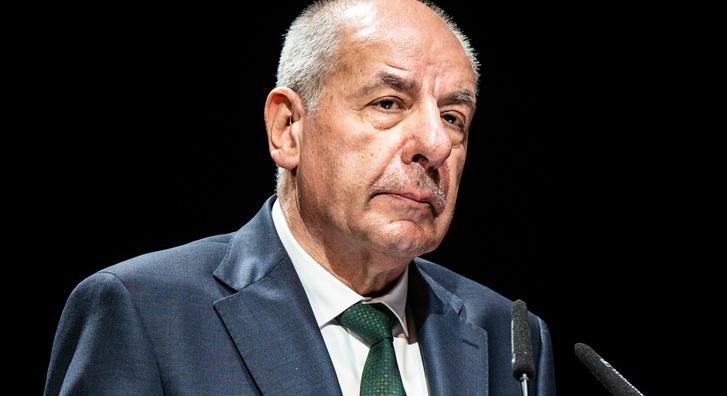 Élőben feszül egymásnak Sulyok Tamás és egy saláta, a kérdés csak az, hogy melyikük bírja tovább