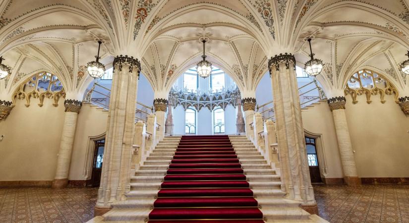 7490 forintért bárki bemehet a Belügyminisztérium fényűzően felújított épületébe