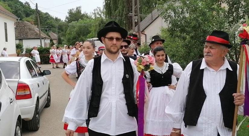 Egy napra újra igazi falusi lakodalommá változik Magyaregregy