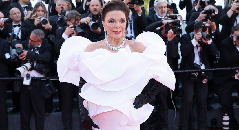 A Dinasztia 92 éves sztárja ebben a lélegzetelállító ruhában lopta el a show-t Cannes-ban