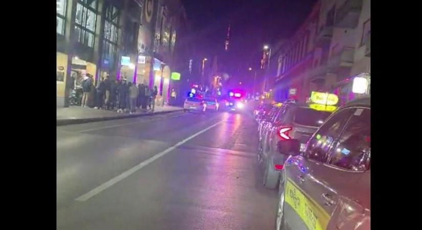 Macsétás támadás Pécs belvárosában: döbbenetes részletek, egy támadót még köröznek, bárhol bujkálhat (FOTÓ)