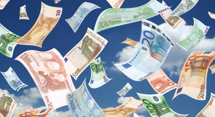 Pénzügyi csoda 3 csillagjegynek: Júniusban minden adósságukat eltörlik, és a pénz szó szerint az égből fog hullani