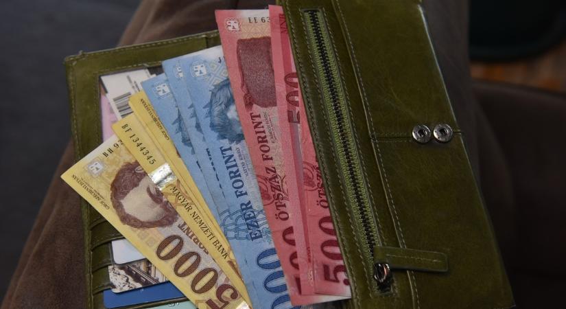 Ilyen árfolyamon vezethetik be Magyarországon az eurót - jósolt az elemző