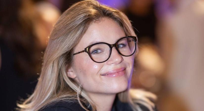 Megmutatta vőlegényét Stohl Rebeka: „Apa örömmel adta az áldását, amikor elkért tőle”