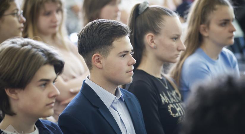Történelmi verseny és konferencia bencés gimnáziumban