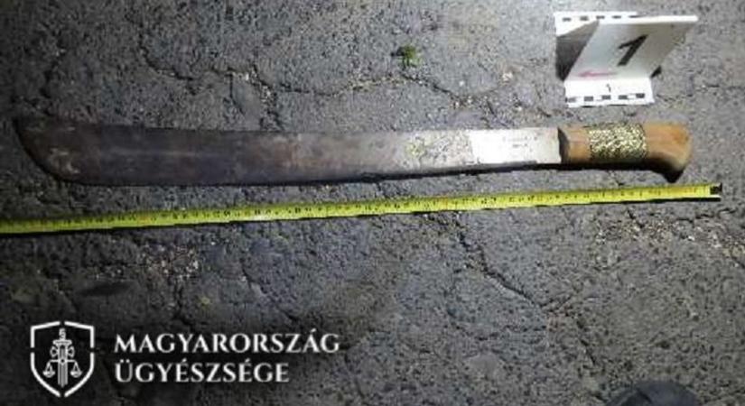 Teljesen bekattant a zalai férfi, lesújtott a bozótvágóval