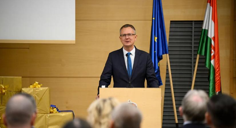 Rétvári Bence: Újabb kapufa Magyar Péternek