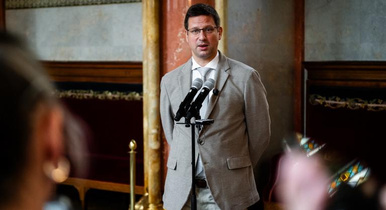 Gulyás Gergely szerint a rendszerváltás óta nem történt olyan, amit a Tisza tett