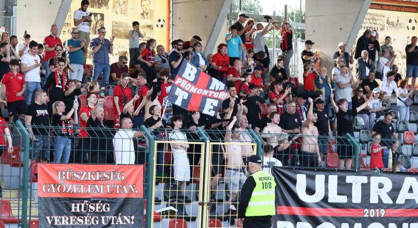 A kiesés után tett gesztust szurkolói felé az NB II-es klub