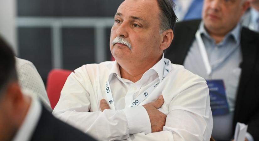 Gajdos László leállíttatja a védett erdők kitermelését