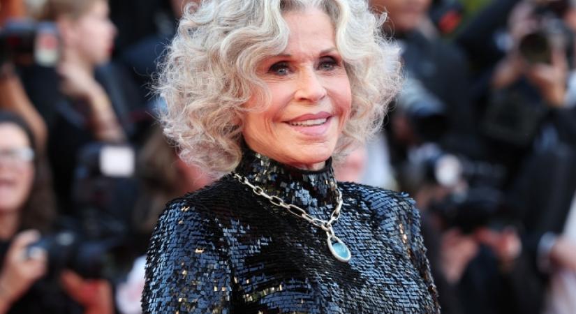 A 88 éves Jane Fonda fiatalokat megszégyenítően szép volt a cannes-i filmfesztivál vörös szőnyegén: úgy ragyogott, akár egy díva