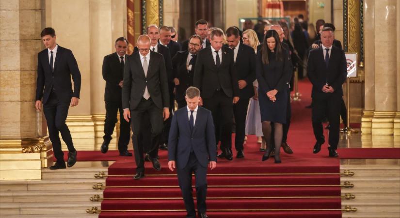 Magyar Péter mikrovállalkozókat emelt kormányzati pozícióba Orbán milliárdosai helyett