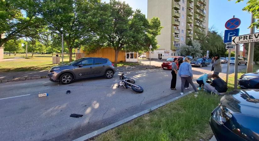 Motoros baleset Fehérváron: többen is megálltak segíteni