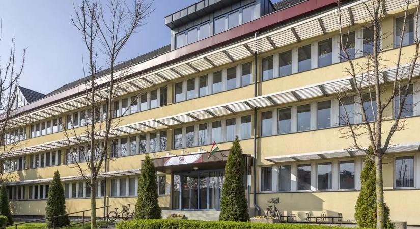 Nyomozók jelentek meg a győri lakáskasszát kezelő cégnél
