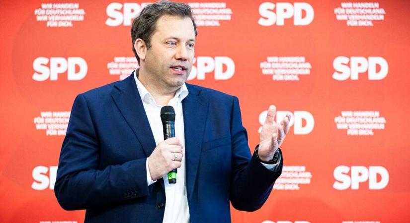 A berlini ifjú szociáldemokratáknak két fontos céljuk maradt: poliamóriára cserélni a házasságot – és elvenni Magyarország szavazati jogát