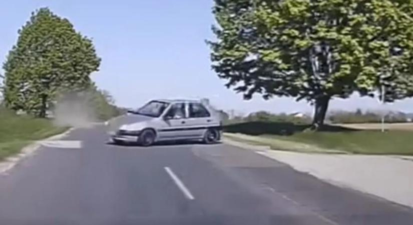 Videón egy félresikerült előzés, valamint a pofátlanok királya!