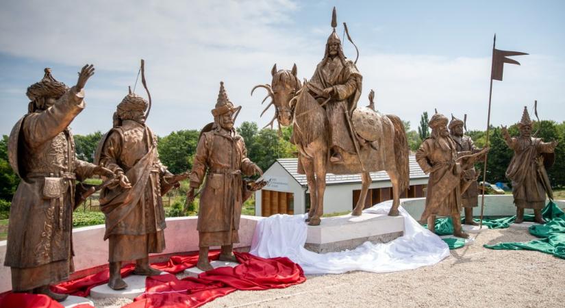Ópusztaszerrel a honfoglalók nyomába lép a Tisza-kormány?