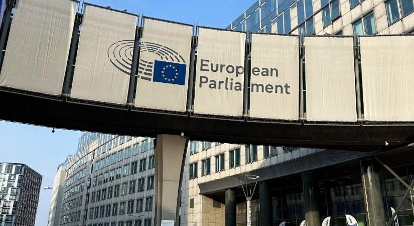 Íme az EU új költségvetése: a gazdák és a szegényebb régiók helyett megint a fegyvereké a szó
