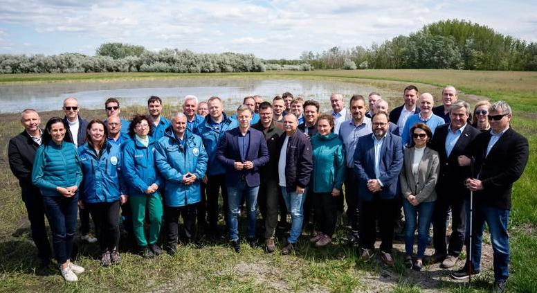 Vízőrzőkkel is egyeztetett a kormány Ópusztaszer felé „félúton”