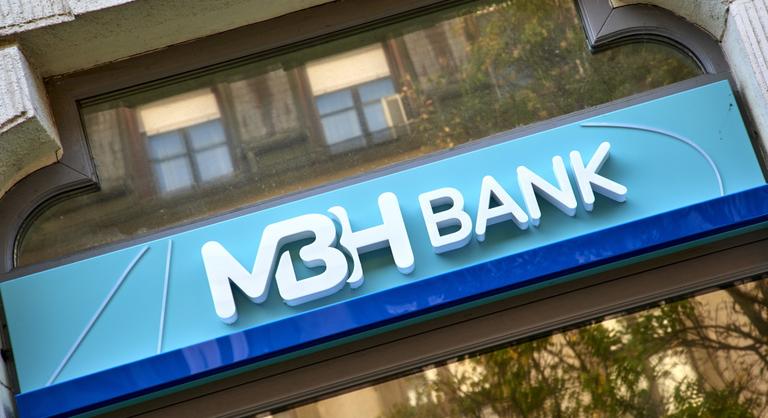 Egyre többen mobilon bankolnak, erre reagált az MBH Bank