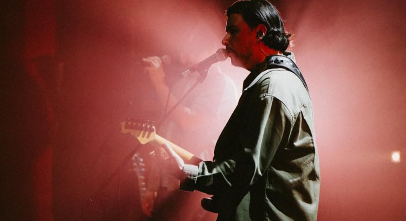 Aki ki mert ugrani a zeneipar mókuskerekéből: Jamie Woon 10 év után újra Budapesten