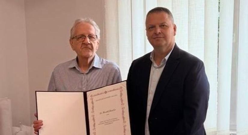Közel 45 éve a betegekért dolgozik: kitüntették a szabolcsi település háziorvosát