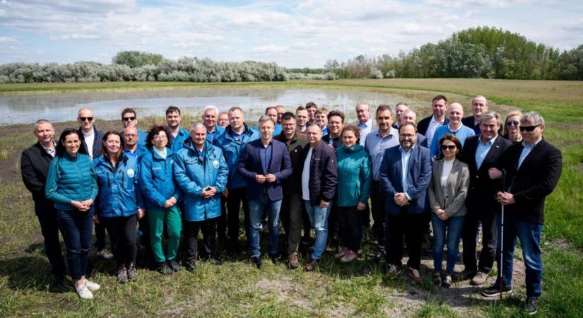 Magyar Péter Marispusztán egyeztetett az aszályhelyzet megoldási lehetőségeiről