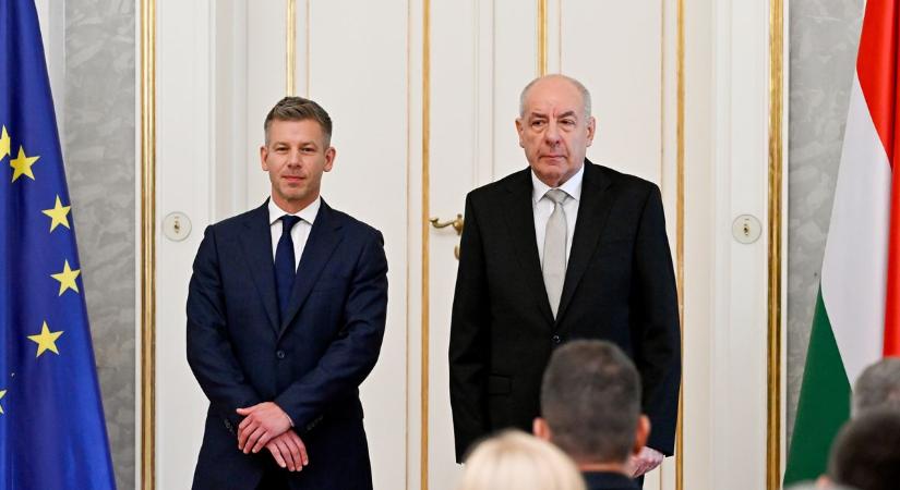 Megérkezett a közmédia válasza: belső vizsgálat indult az MTI-nél a miniszteri kinevezésekről készült fotók ügyében