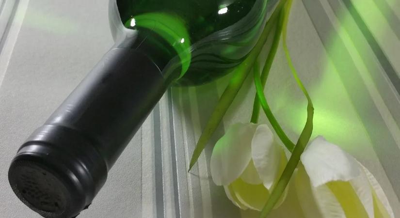 Nem mindennapi bolti lopás: az üveg Chardonnay testüregi motozás után kerül elő