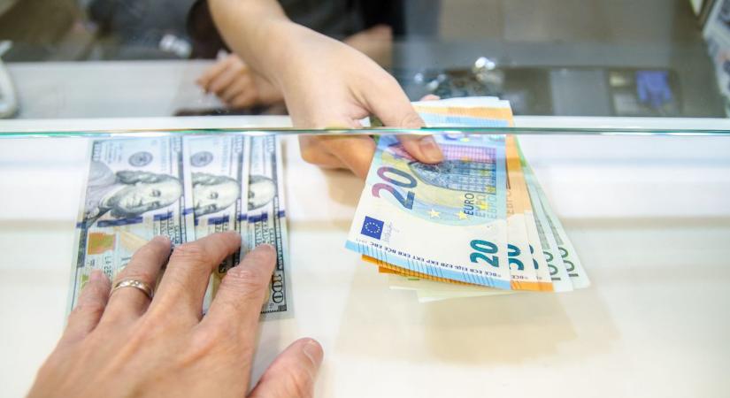Varga Mihály pofonja után a 15 éves trendvonalban kapaszkodott meg a forint: mégse ízlik a gyengülés