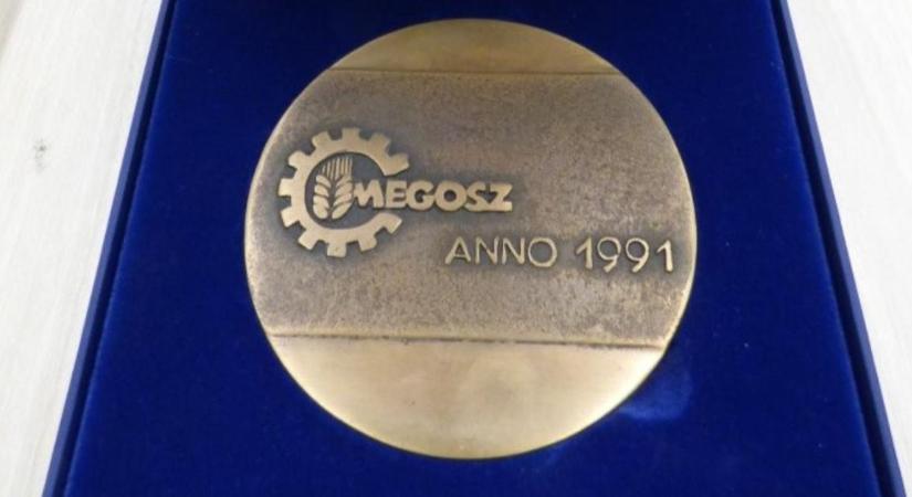 A mezőgép nem olyan, mint egy vasaló – elismerték Prof. Dr. Fenyvesi László munkásságát