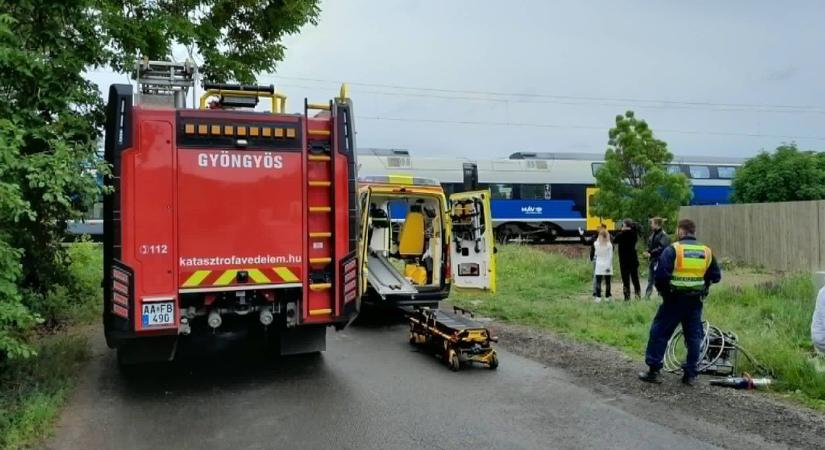 Brutális vonatbaleset Gyöngyösön: rosszul lehetett a vonat elé száguldó sofőr