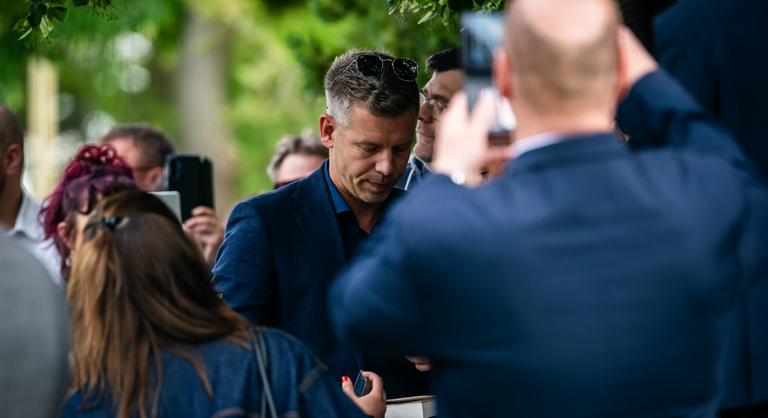 Először ülésezik Magyar Péter kormánya, meglepő vendégek jelentek meg Ópusztaszeren