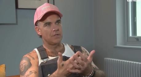 Hoppá! Robbie Williams sem ad okostelefont a gyermekeinek (VIDEÓ)