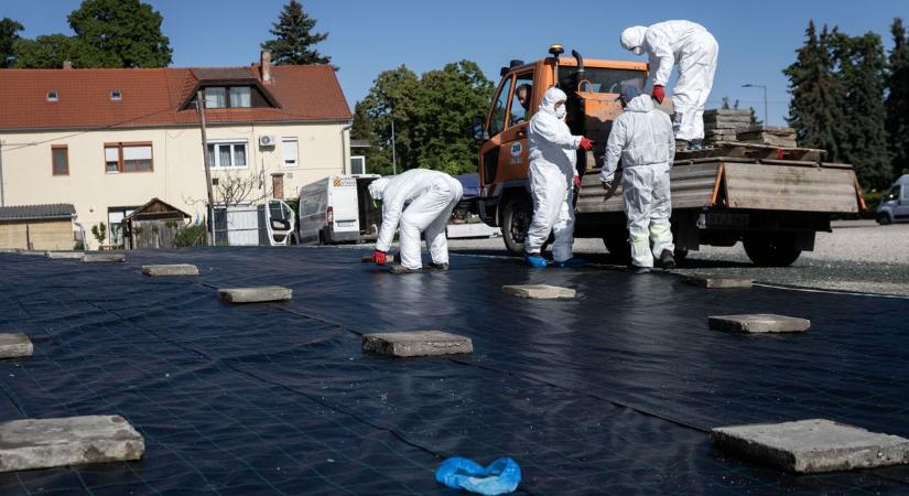 Lefóliázták a parkolót a zalai városban – figyelem, nem azbesztmentesítést jelent, de véd a kiporzástól!