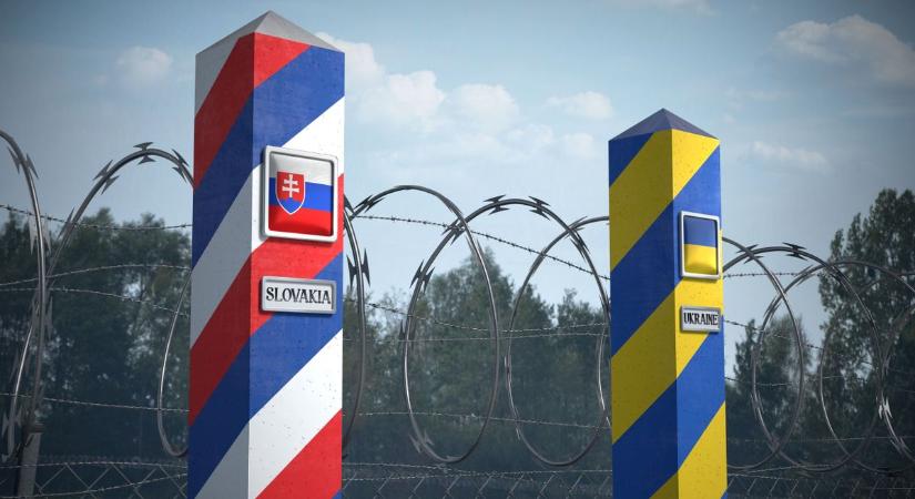 Szlovákia lezárta ukrán határátkelőhelyeit, Kárpátalját robbanások rázzák meg