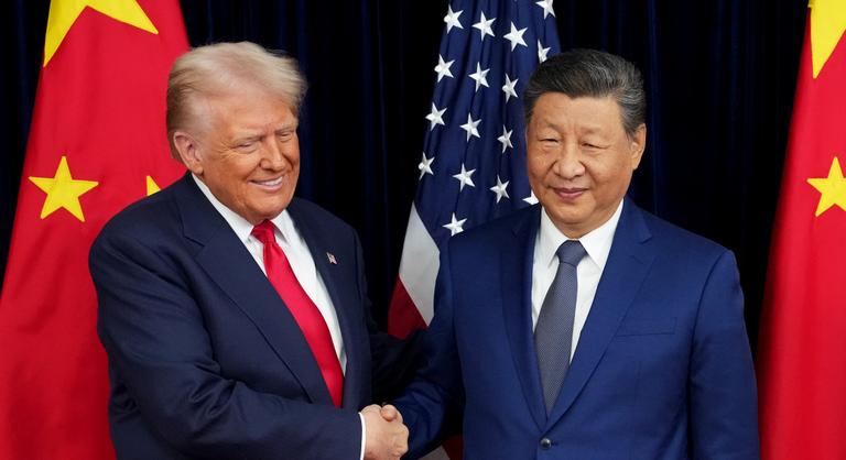 Egy megtépázott Trump érkezett Pekingbe, az igazi ütőkártya Kínánál van