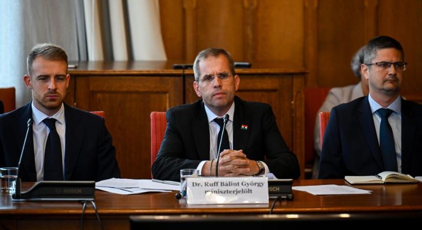 Juhász Hajnalka Ruff Bálintról: Gyűlöli a konzervatív, keresztény világot