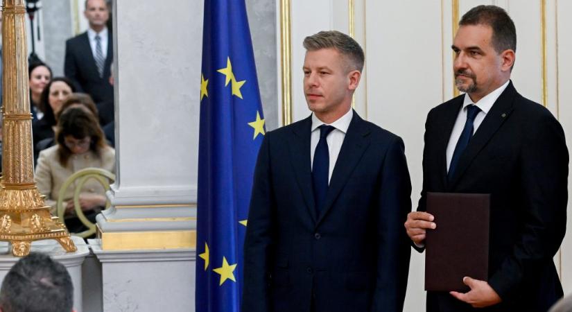 Belső vizsgálat indult a Duna Médiaszolgáltatónál, miután Sulyok Tamást levágták Magyar Péter és Bóna Szabolcs fotójáról