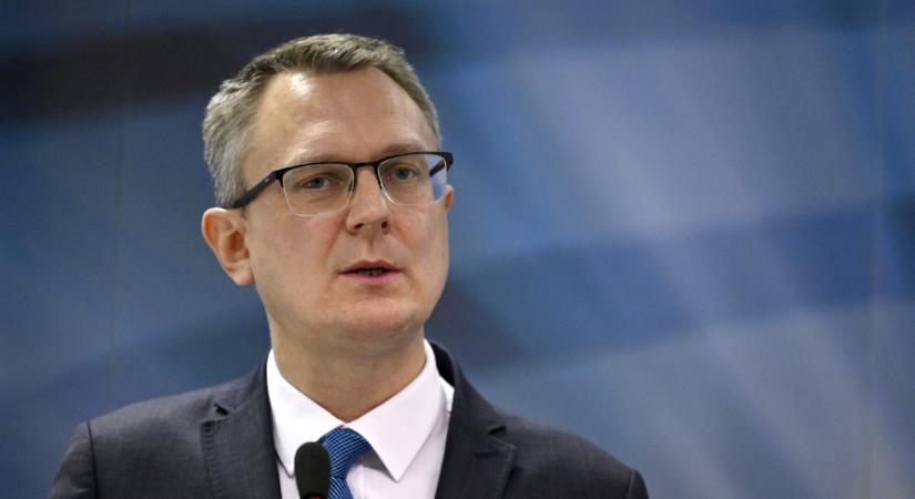 Rétvári Bence bevédte Sulyok Tamást, szerinte Magyar Péter túl messzire ment