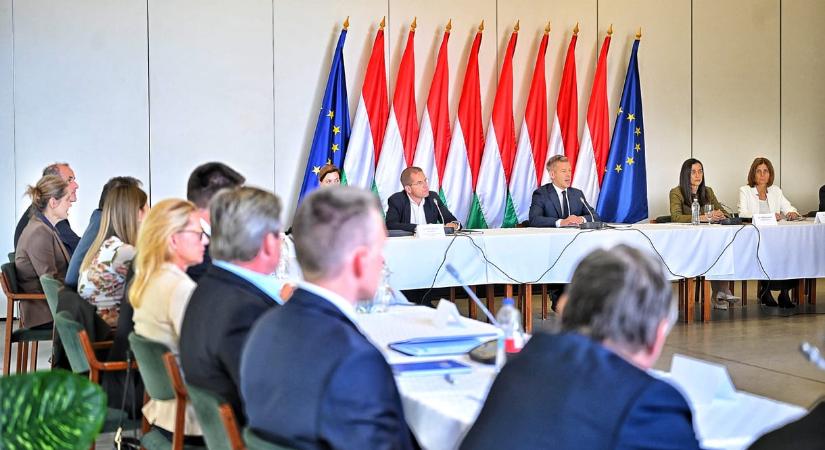 Először ülésezett Magyar Péter kormánya – sajtótájékoztató percről percre