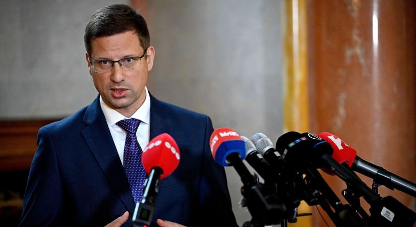 Gulyás Gergely: „Elítéljük és elfogadhatatlannak tartjuk az orosz dróntámadást”