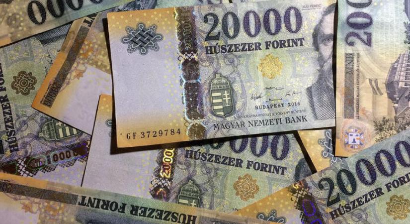 Megőrizte reggeli pozícióját a forint