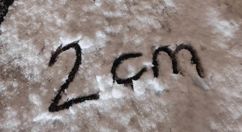 Május közepén leesett a hó Magyarországon, estére már szánkózni is lehetett (galéria)