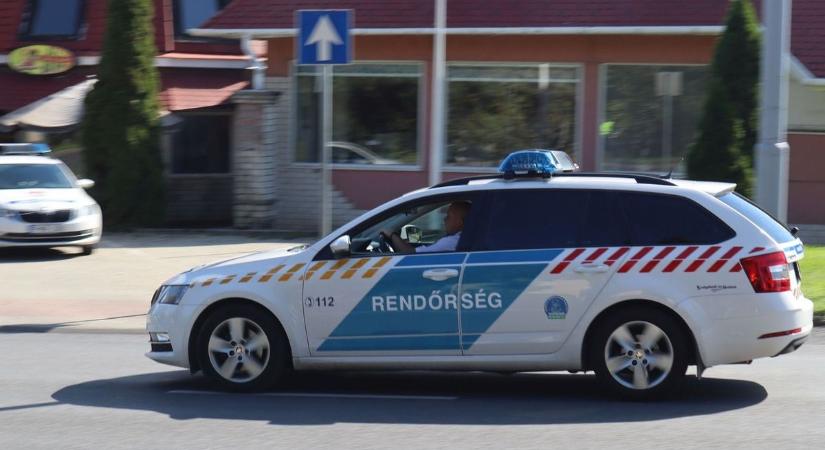 Megáll az ész! Tatabányán már a piros lámpa sem szent, videón a 80 ezres manőver