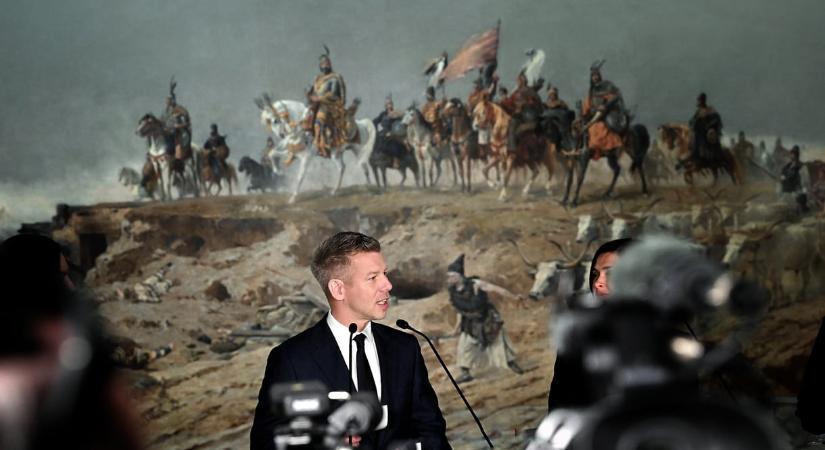 Rogán és Lázár nem kap végkielégítést, Sulyok Tamásnak és a közmédia vezetőinek is üzent Magyar Péter – videón az új kormány első sajtótájékoztatója