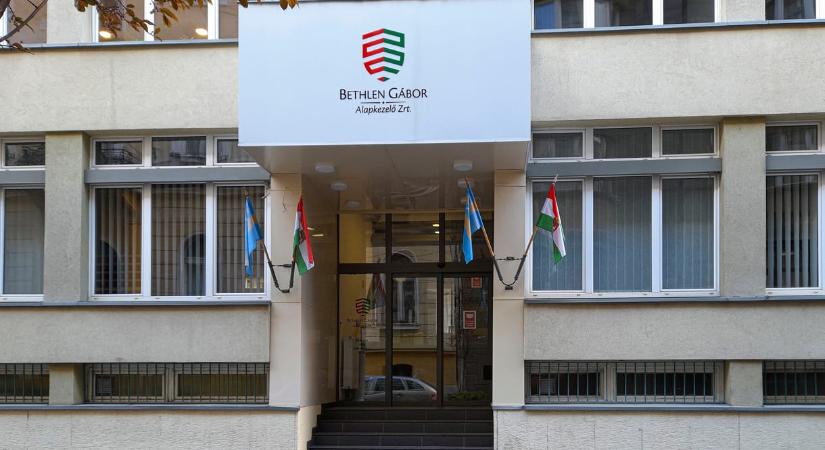 Államtitkári közbenjárásra osztott szét több mint egymilliárd forintot a Bethlen Gábor Alapkezelő