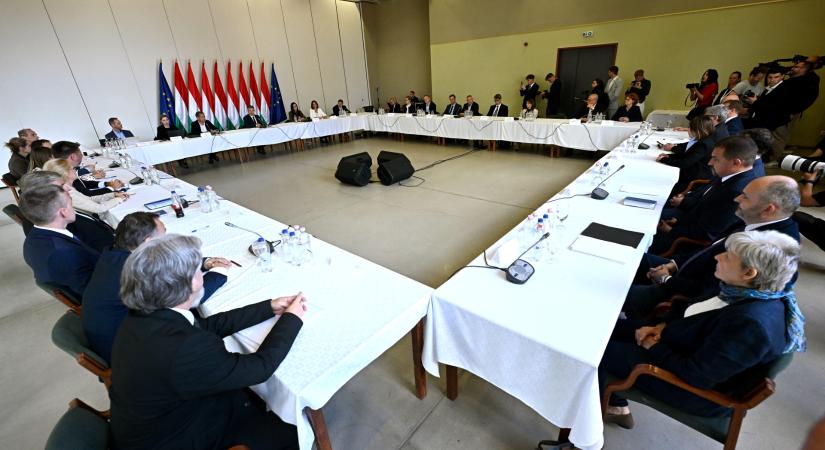 Magyar Péter meglépte az ígéretét: példátlan hatalmat kap négy minisztérium