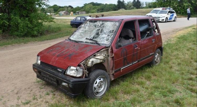 15 éves sofőr menekült a rendőrök elől egy roncskocsival – fotó